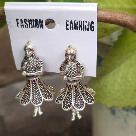 Antique Dancing girl drop Earrings for girls and women silver color dancing doll - Picture 2 of 3